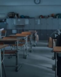 Người Hùng Yếu Đuối Người Hùng Yếu Đuối